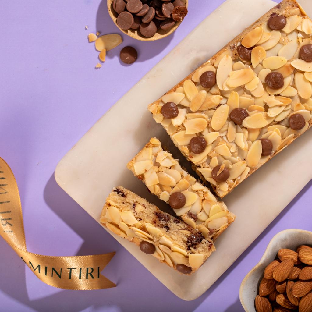 Almond and Milk Chocolate Brunette (Eggless) - Amintiri