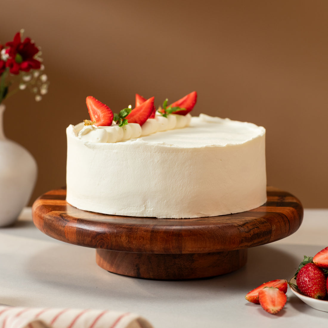 Fresh Strawberry and Cream Cake